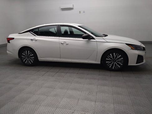 Used 2024 Nissan Altima 2.5 SV FWD image 11