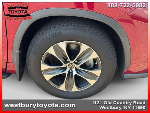 Used 2021 Toyota Highlander XLE AWD/4WD image 14