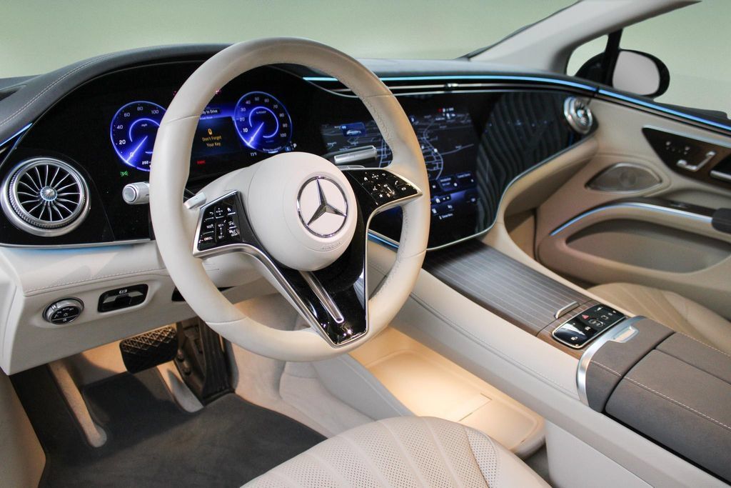 Used 2023 Mercedes-Benz EQS 580 4MATIC Sedan image 2
