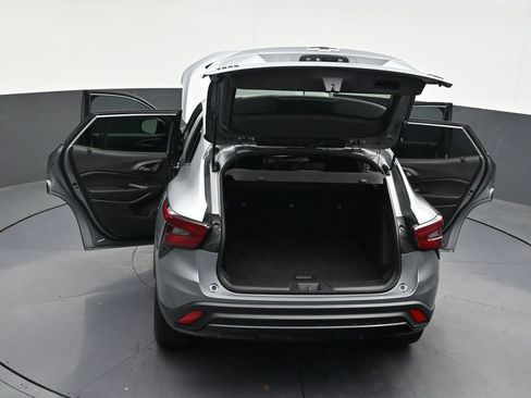 Used 2024 Chevrolet Trax RS FWD image 40