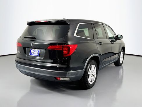 Certified 2017 Honda Pilot LX image 5