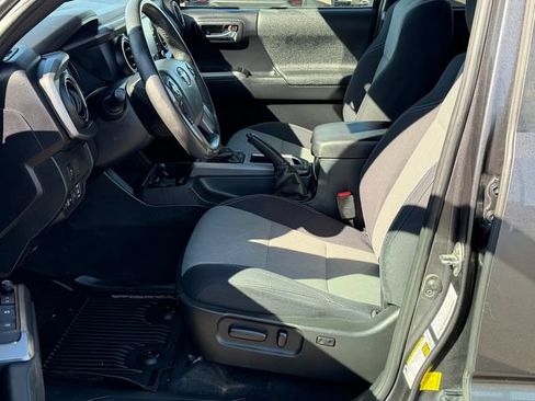 Used 2020 Toyota Tacoma TRD Sport w/ Technology Package AWD/4WD image 20