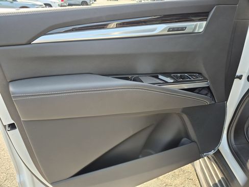 Used 2025 Cadillac Escalade Premium Luxury AWD/4WD image 12