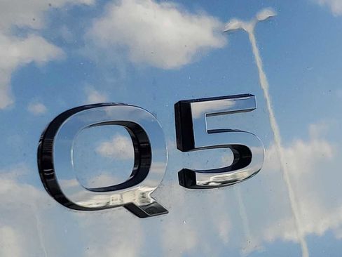 Certified 2025 Audi Q5 Premium w/ Convenience Package image 12