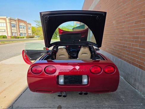Used 1999 Chevrolet Corvette Coupe w/ Memory Pkg RWD image 12