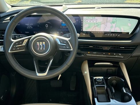 Used 2024 Buick Envision Preferred image 3