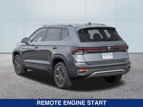 New 2026 Volkswagen Taos SE FWD image 3