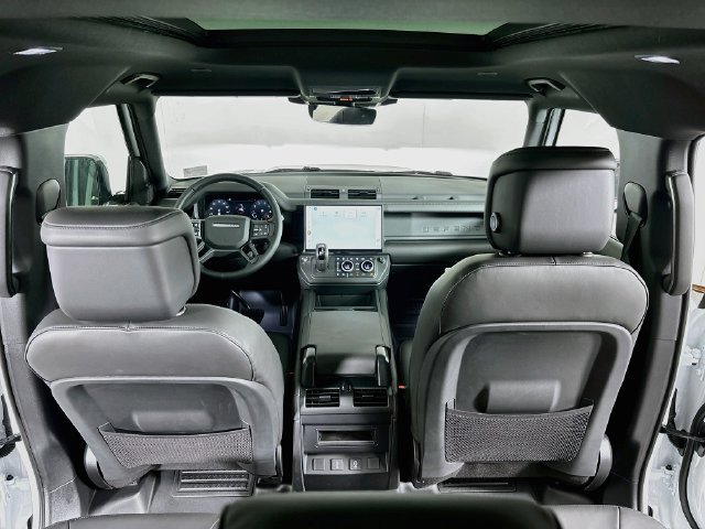 New 2026 Land Rover Defender 110 X-Dynamic SE AWD/4WD image 23