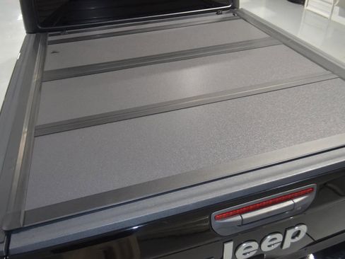 Used 2022 Jeep Gladiator Overland image 10