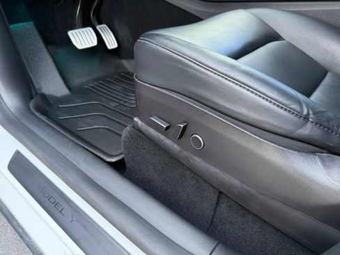 Used 2022 Tesla Model Y Performance image 30