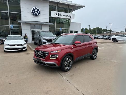 Used 2022 Hyundai Venue Limited FWD image 1