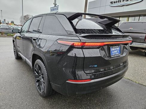 Used 2024 Jeep Wagoneer Launch Edition image 3