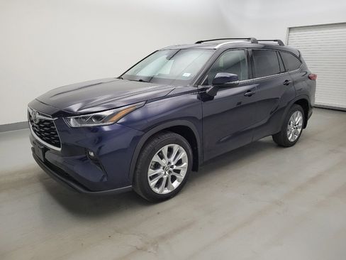 Used 2020 Toyota Highlander Limited AWD/4WD image 2