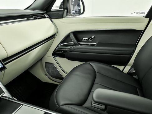 Used 2024 Land Rover Range Rover Long Wheelbase Autobiography image 37