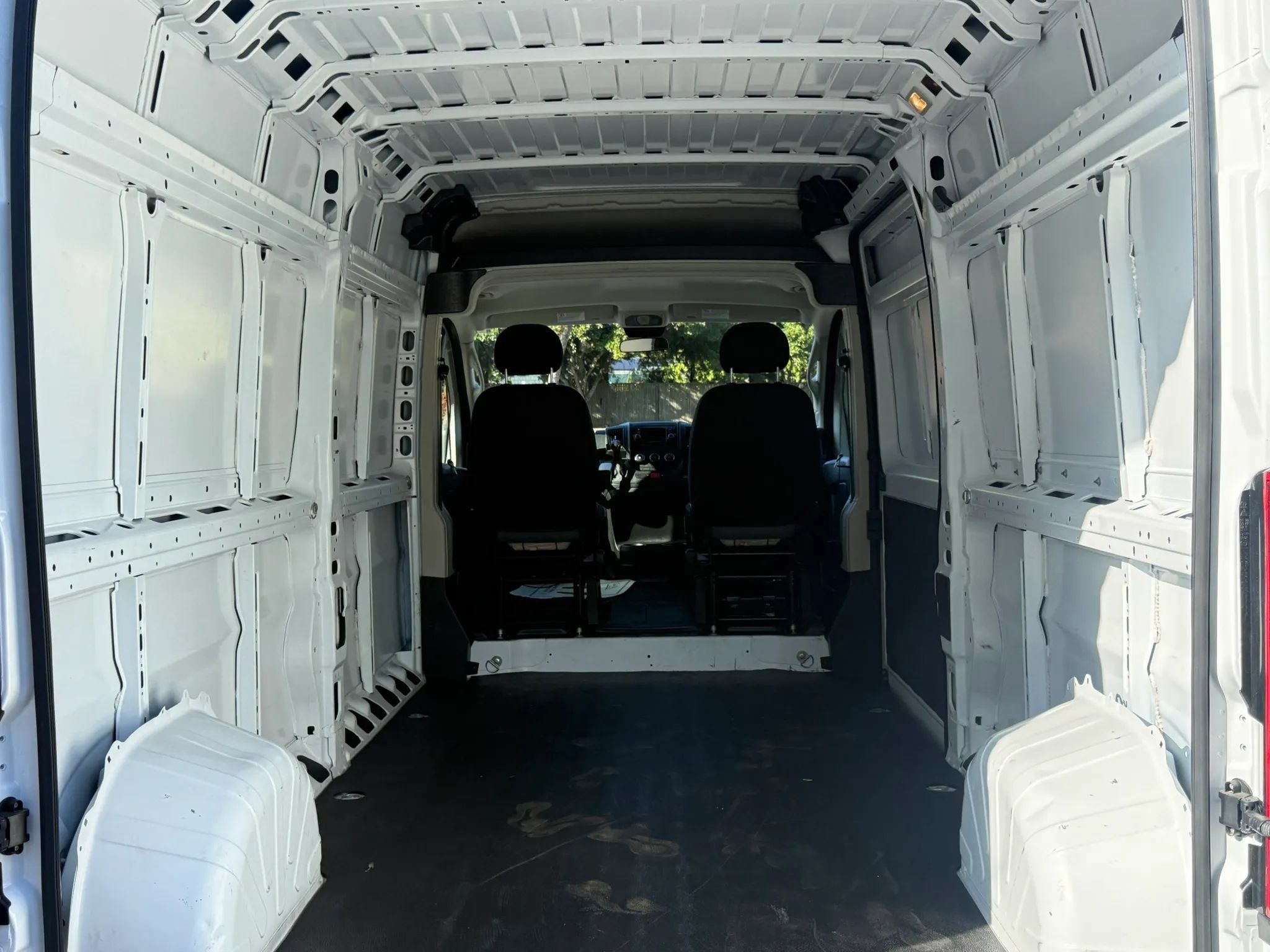 Used 2021 RAM ProMaster 2500 FWD image 3