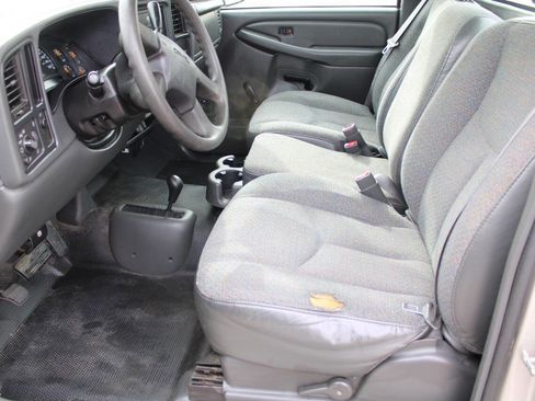 Used 2004 GMC Sierra 1500 W/T w/ Light Duty Power Package image 8