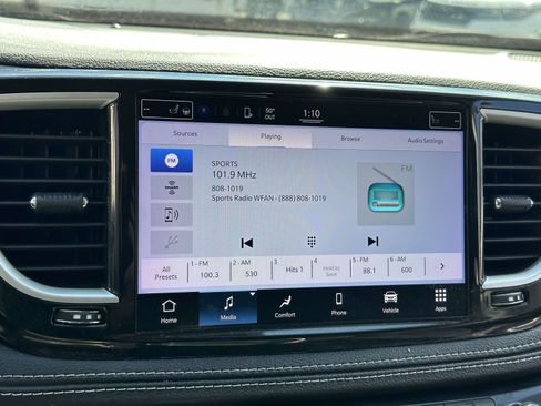 Used 2022 Chrysler Pacifica Touring-L AWD/4WD image 34