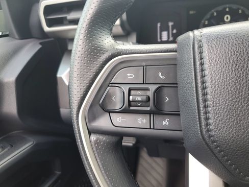 Used 2025 Toyota 4Runner SR5 AWD/4WD image 26