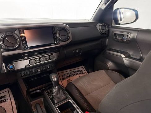 Used 2022 Toyota Tacoma TRD Sport w/ Technology Package RWD image 22