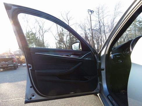 Used 2019 BMW 530i xDrive w/ Convenience Package image 9