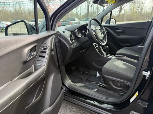 Used 2019 Chevrolet Trax LS FWD image 15