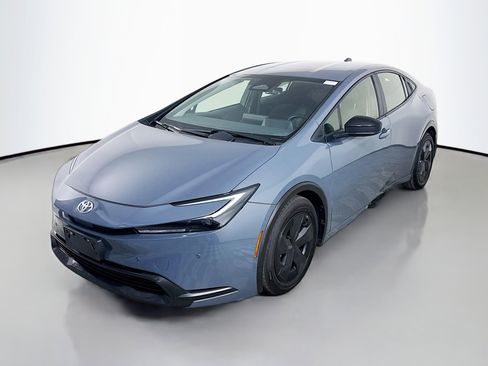 Used 2023 Toyota Prius LE image 4