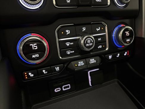 Used 2021 GMC Yukon XL SLT image 50