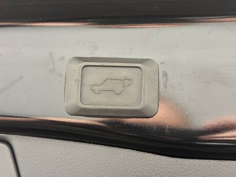 Used 2020 Toyota RAV4 Limited AWD/4WD image 18