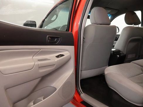 Used 2015 Toyota Tacoma PreRunner image 25