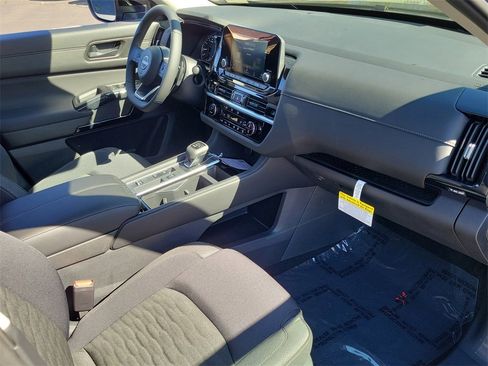 New 2025 Nissan Pathfinder SV image 12