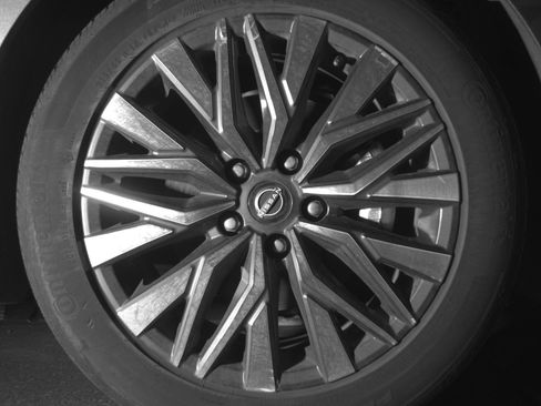Used 2025 Nissan Altima 2.5 SV FWD image 13