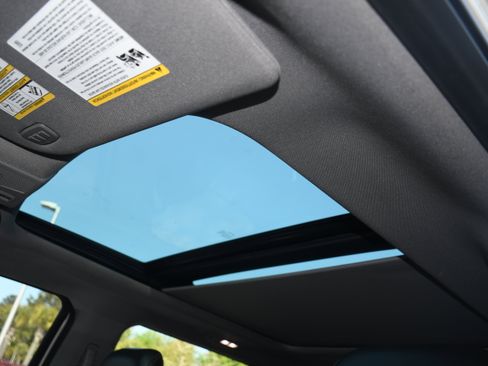 Used 2017 Ford F150 Lariat w/ Equipment Group 502A Luxury image 7