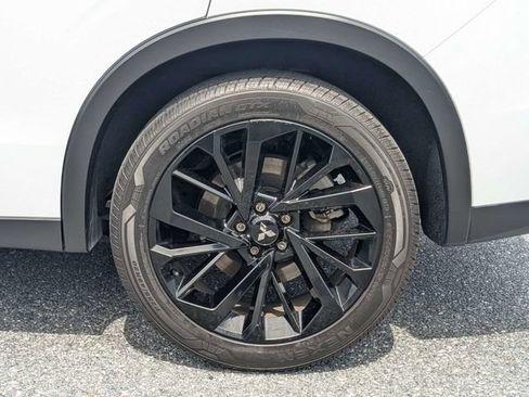 Used 2024 Mitsubishi Outlander SE Black Edition FWD image 12