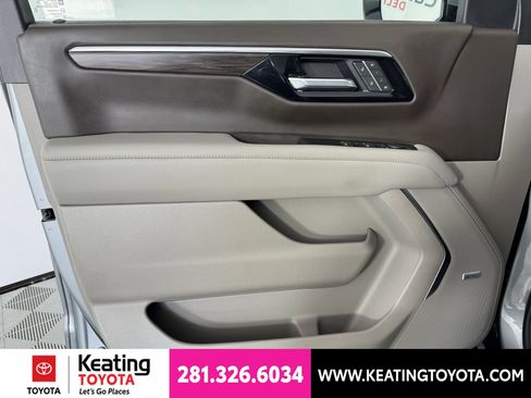 Used 2025 Chevrolet Suburban LT w/ Comfort Package RWD image 11