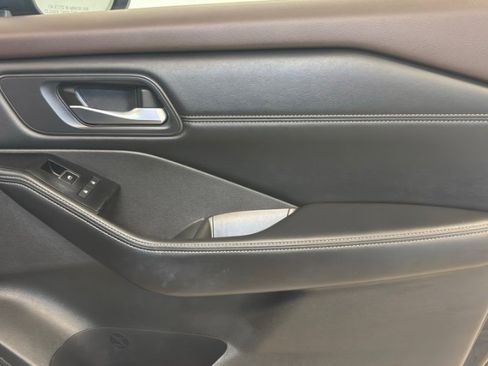 Used 2022 Nissan Rogue SL w/ SL Premium Package image 40