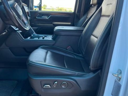 Used 2024 GMC Sierra 3500 Denali w/ Denali Reserve Package AWD/4WD image 11