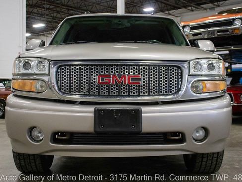 Used 2005 GMC Yukon Denali AWD/4WD image 12