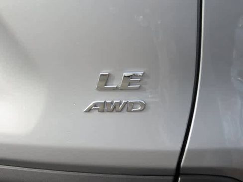 Used 2022 Toyota RAV4 LE image 8
