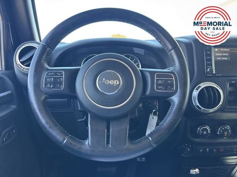 Used 2017 Jeep Wrangler Unlimited Rubicon w/ Cold Weather Group AWD/4WD image 10