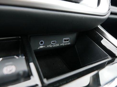 Certified 2025 Subaru Outback Limited image 33