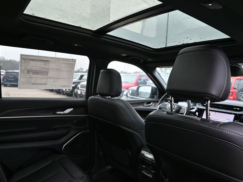 New 2026 Jeep Grand Cherokee L Limited image 25