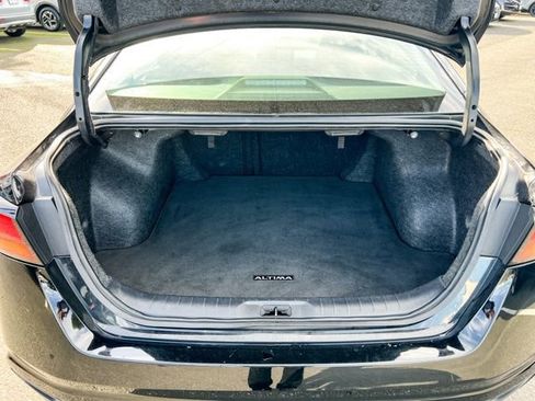 Used 2024 Nissan Altima 2.5 SV w/ SV Premium Package image 10