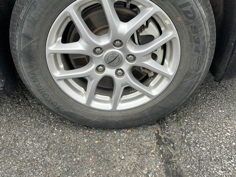 Used 2023 Chrysler Pacifica Touring-L FWD image 9