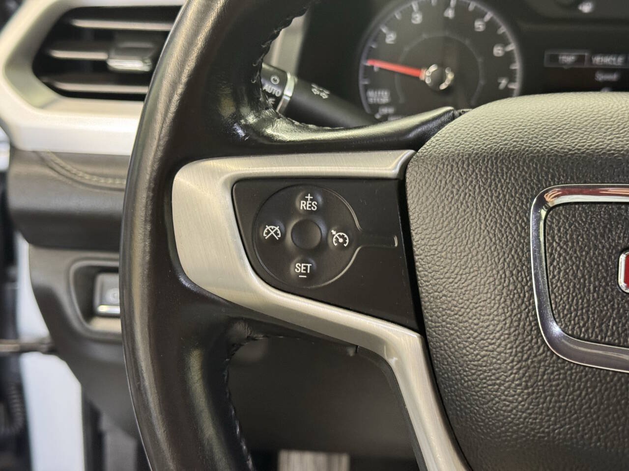 Used 2019 GMC Acadia SLE w/ LPO, Black Accent Package FWD image 23