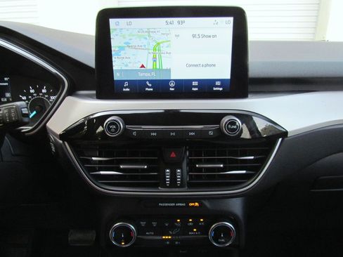 Used 2022 Ford Escape SE w/ SE Sport Appearance Package FWD image 32