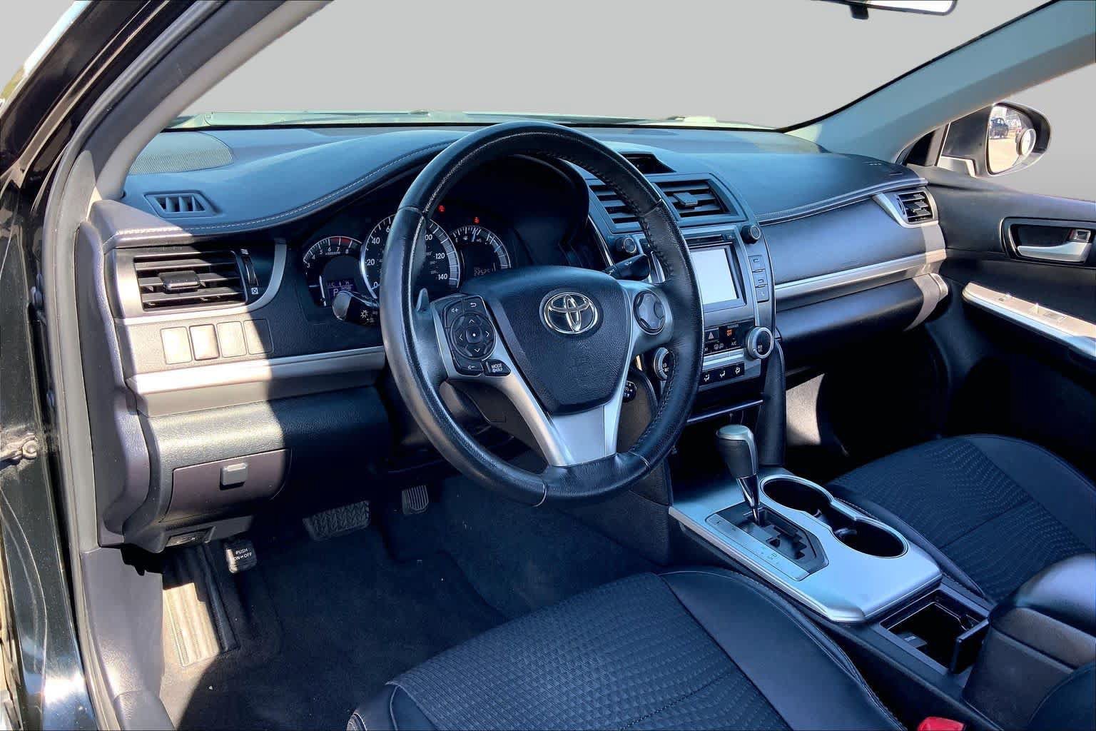 Used 2014 Toyota Camry SE FWD image 16
