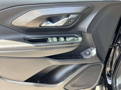 Used 2023 GMC Terrain SLE w/ Driver Convenience Package image 17