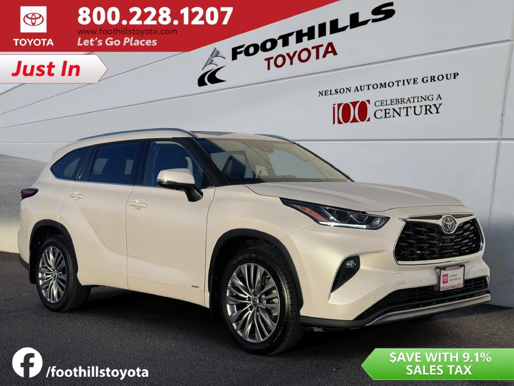 Certified 2022 Toyota Highlander Platinum AWD/4WD image 1