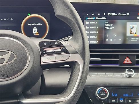 Used 2024 Hyundai Elantra Blue image 29