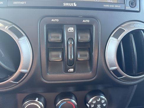 Used 2018 Jeep Wrangler Unlimited Sport S AWD/4WD image 18